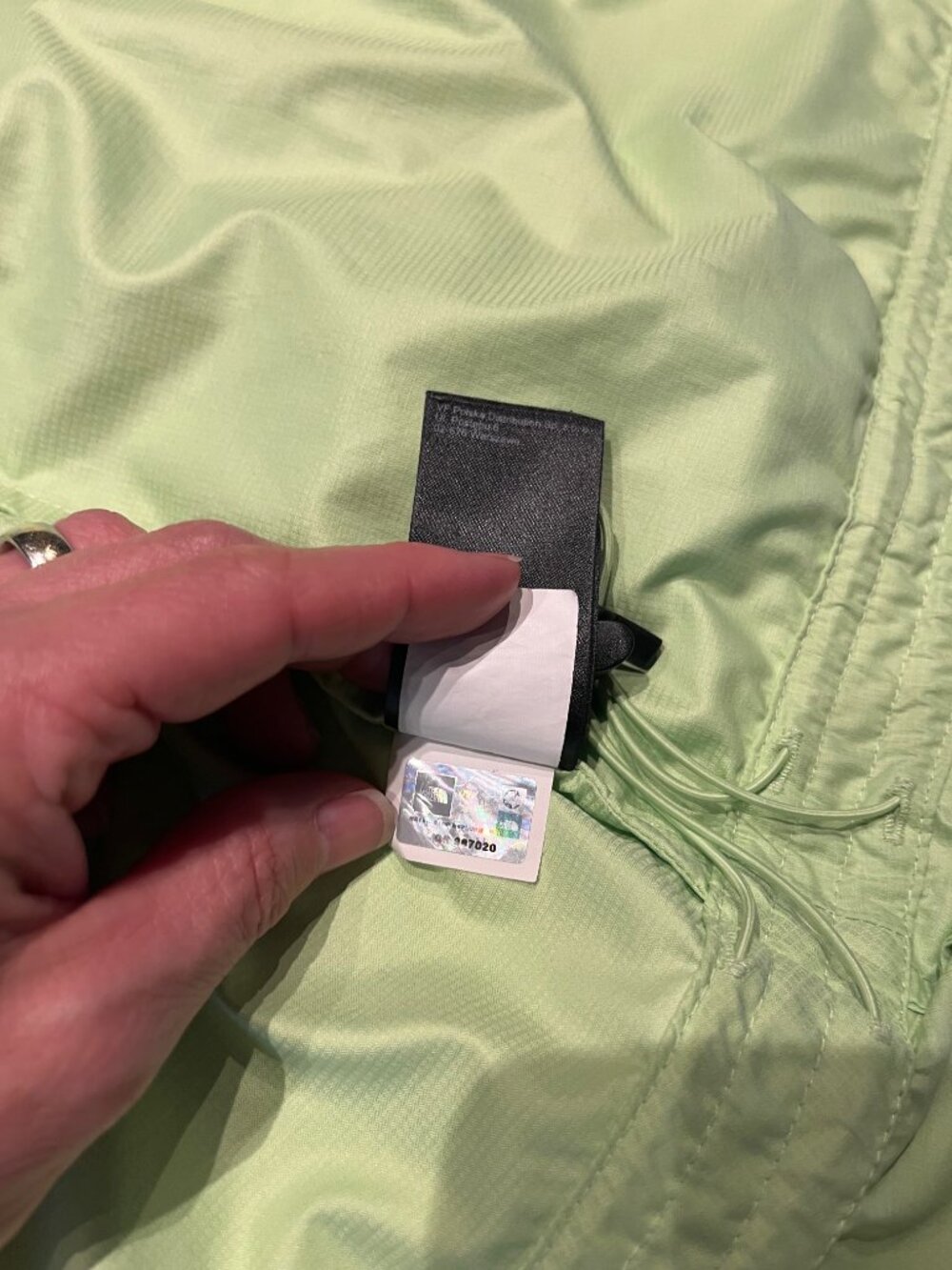 The North Face Women's Lightweight/hooded windbreaker jacket - Small - Picture 9 of 12